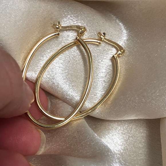 18k Gold Filled Tube Oval Hoop Earrings - Picture 4 of 6